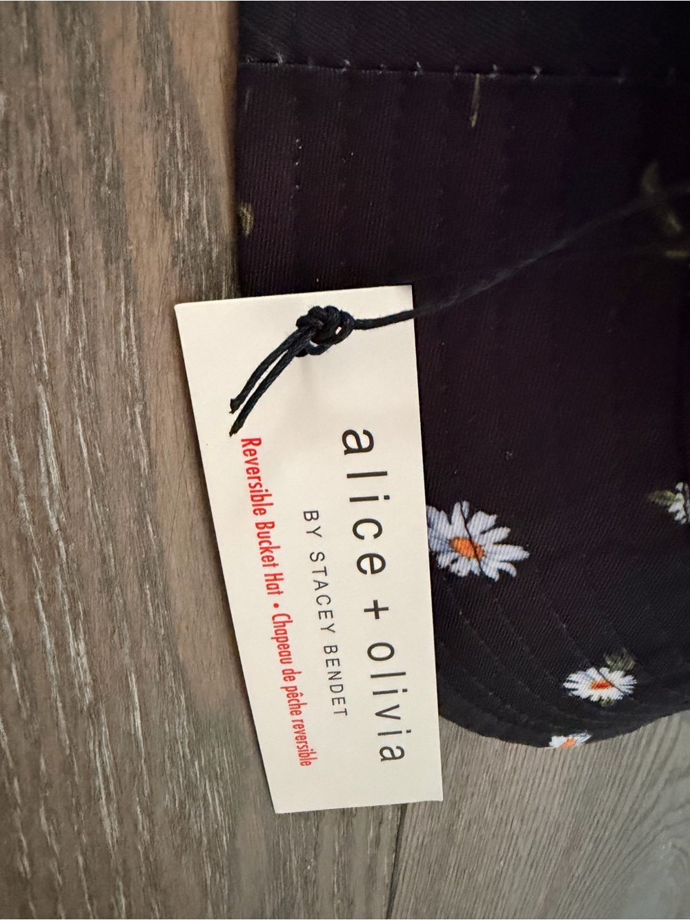 NWT Alice + Olivia Black Daisy Bucket Hat - Picture 7 of 9